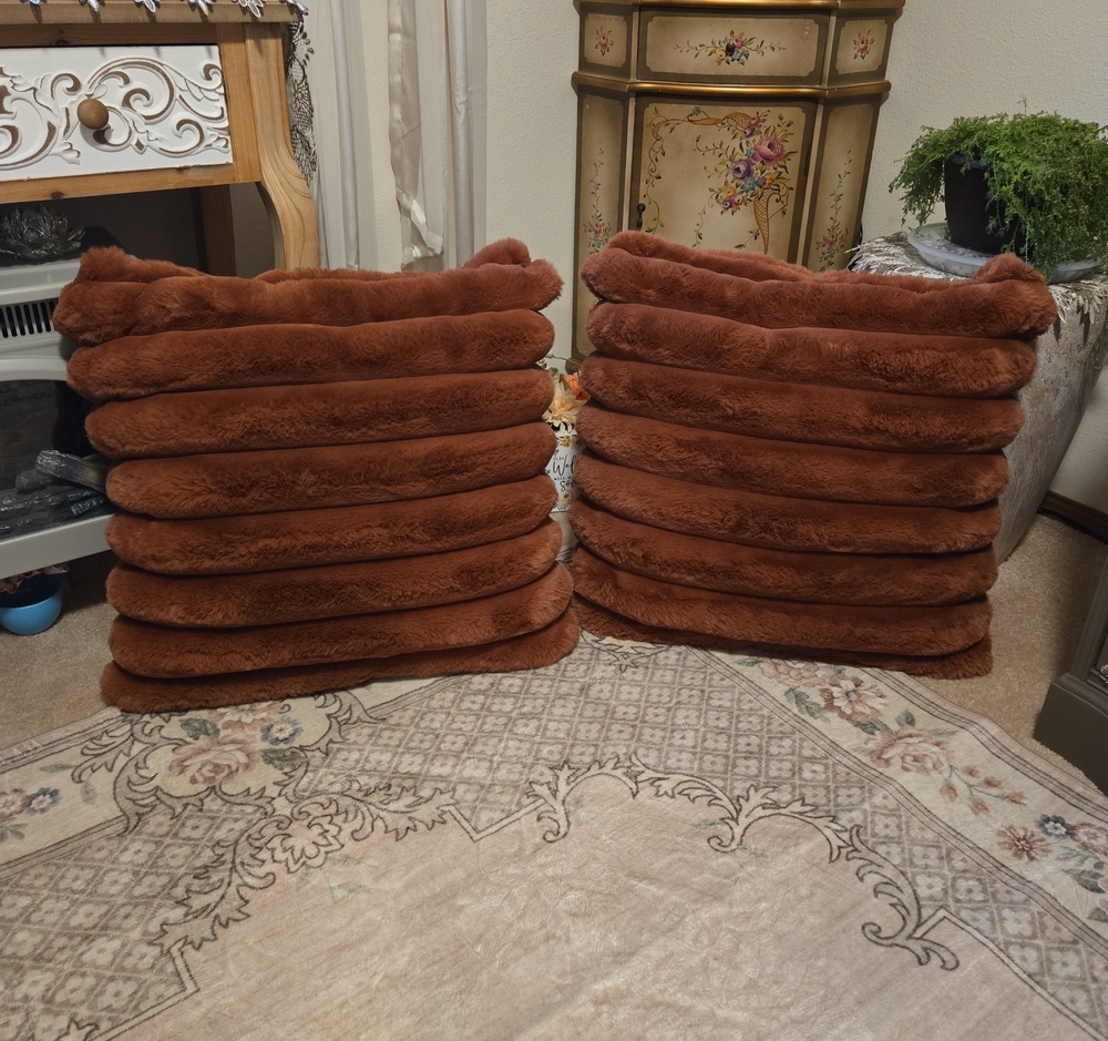 Set of 2 Plush Ribbed Pillows